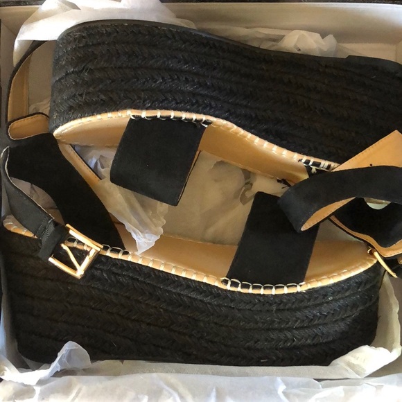 NWT Pretty Little Thing Platform Wedge Sandals - Picture 4 of 5